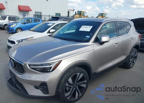 2024 Volvo Xc40 B5 Ultimate Bright Theme z USA, uszkodzony, nr VIN YV4L12UFXR2229918